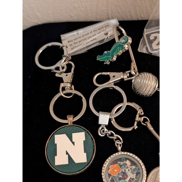 Lot of Key Chains - Picture 2 of 7